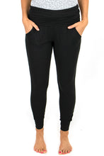 Load image into Gallery viewer, Black High Waist Pleated Pocket Leggings