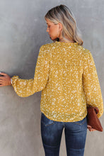 Load image into Gallery viewer, Yellow Split Neck Fall Printed Crinkled Blouse