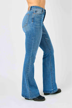 Load image into Gallery viewer, Daisy-Flare Jeans Judy Blue
