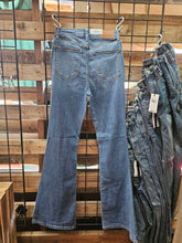 Load image into Gallery viewer, Daisy-Flare Jeans Judy Blue
