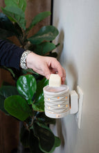 Load image into Gallery viewer, 5.5 oz Wax Melts: Roasted Chestnuts
