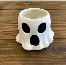 Load image into Gallery viewer, Small Ghost Vase
